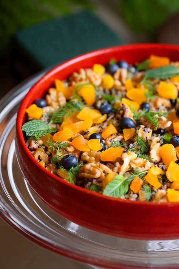 Salada de quinoa com nozes e blueberry