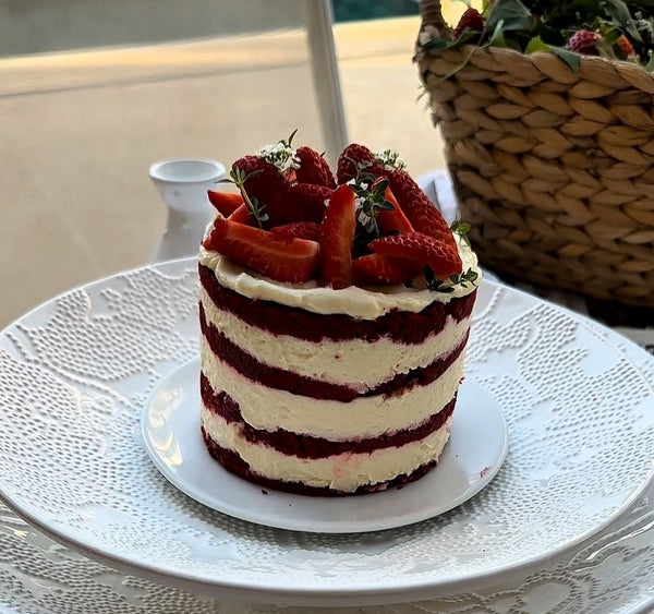 Minibolo Red Velvet com morangos