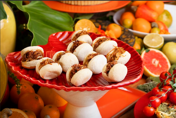 Mini ciabatta com carne e cebolas douradas