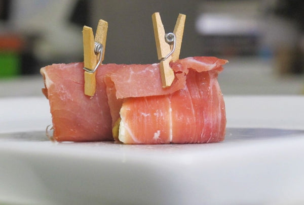 Rolinho de presunto parma, cream cheese e figo seco