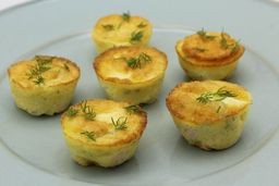 Cake de salmão, cream cheese e dill