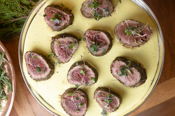 Tornedor de filé mignon com molho três mostardas