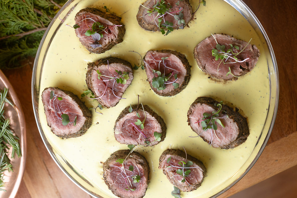 Tornedor de filé mignon com molho três mostardas