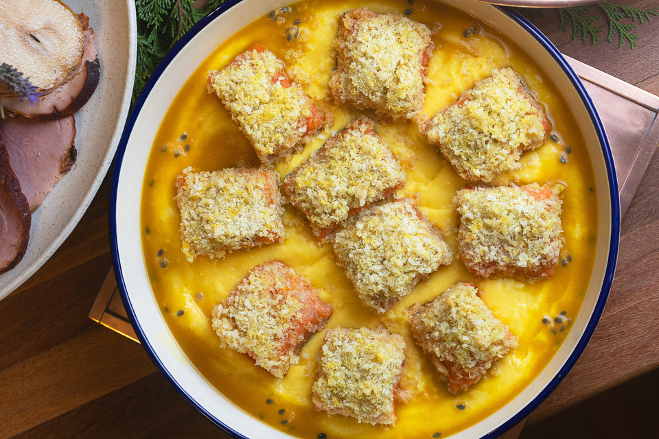 Salmão com crosta de laranja e purê de mandioquinha com fava de baunilha