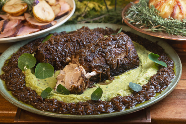 Escabeche de atum fresco com cebolas caramelizadas e guacamole