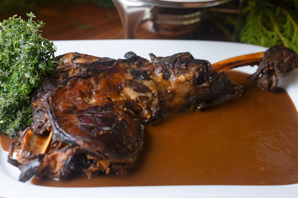 Paleta de cordeiro inteira braseada