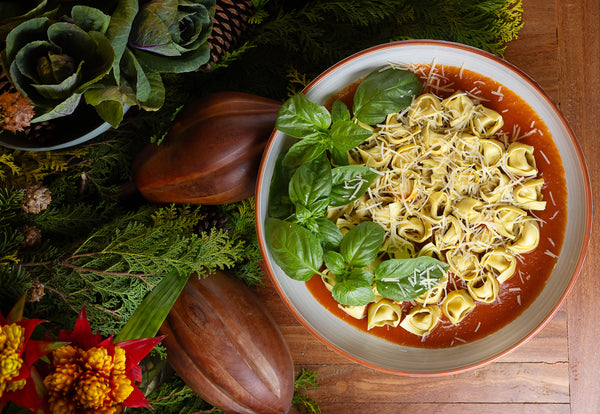 Tortelli de mozzarella de búfala e pele de limão siciliano ao pomodoro