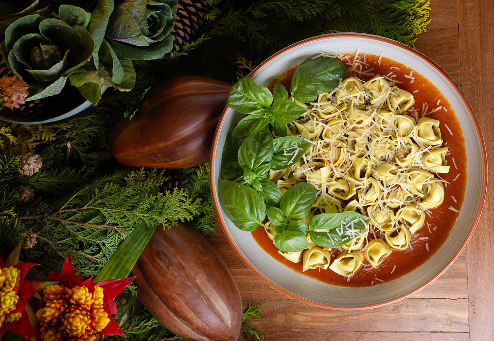 Tortelli de mozzarella de búfala e pele de limão siciliano ao pomodoro