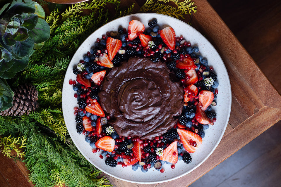 Torta fondue de chocolate com frutas vermelhas