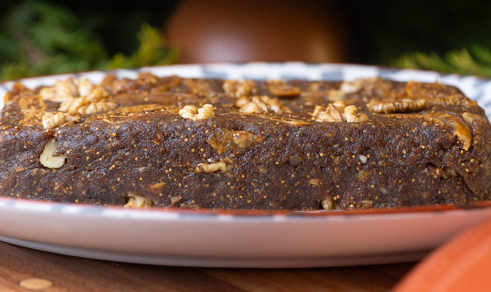 Prensado de figos com tâmara e nozes