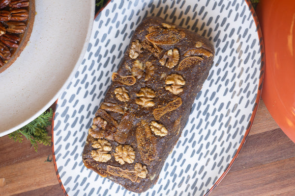 Prensado de figos com tâmara e nozes