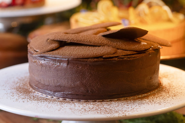 Bolo de cacau com damasco e laranja