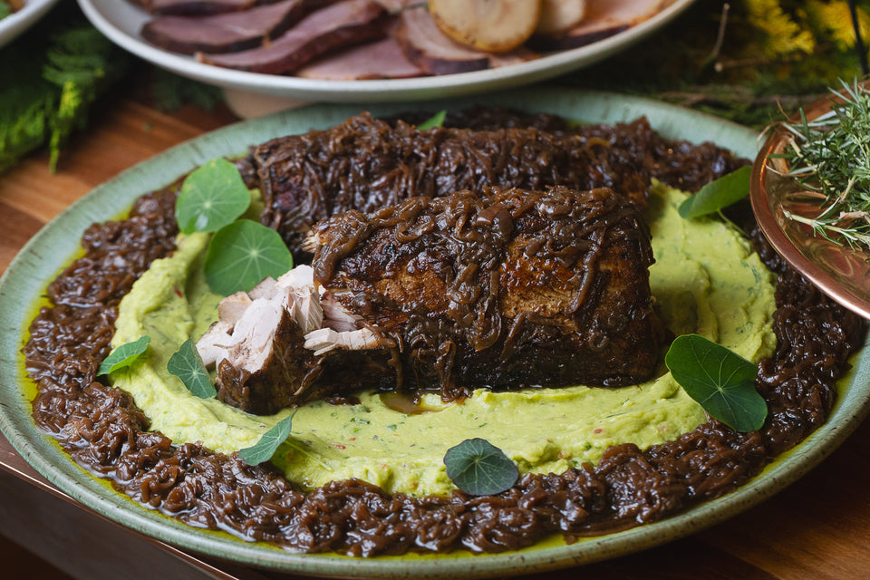 Escabeche de atum fresco com cebolas caramelizadas e guacamole