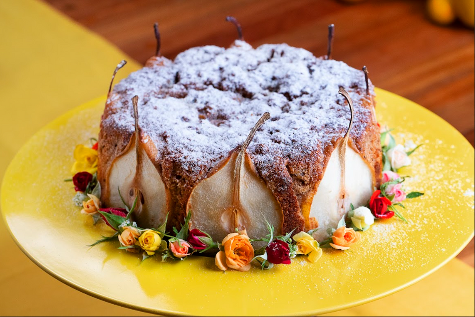 Bolo de peras com nozes