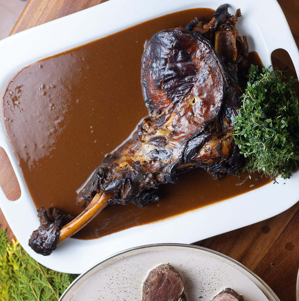 Paleta de cordeiro inteira braseada