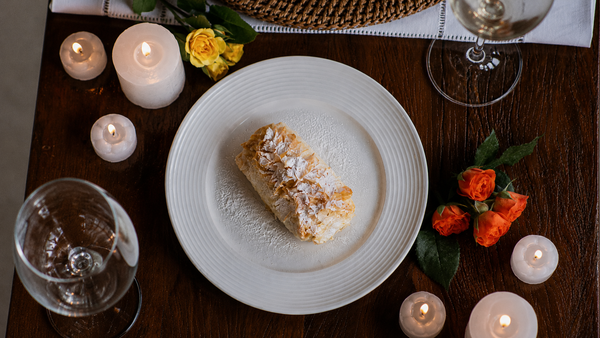 Mini strudel de maçã com creme anglaise para casal