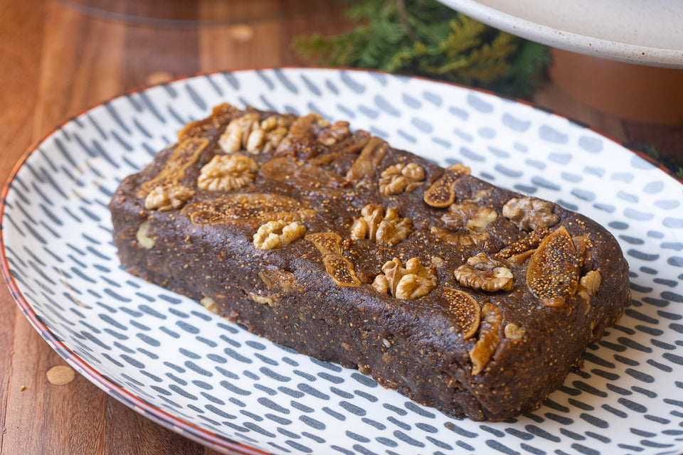 Prensado de figos com tâmara e nozes