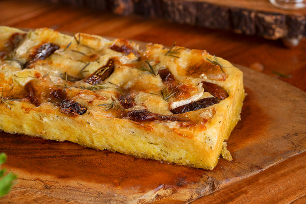 Focaccia com figo, queijo brie e parma