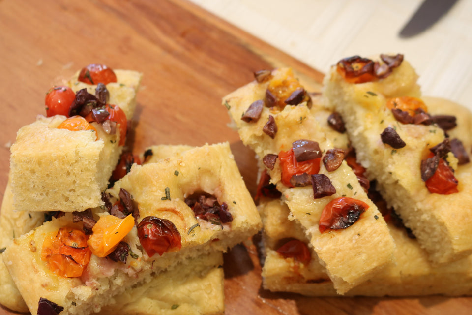 Focaccia com Tomatinhos e Azeitonas
