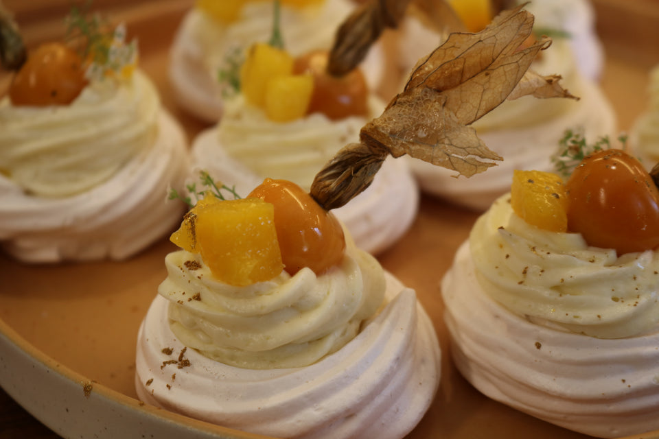 Pavlova com Creme de Confeiteiro e Mangas