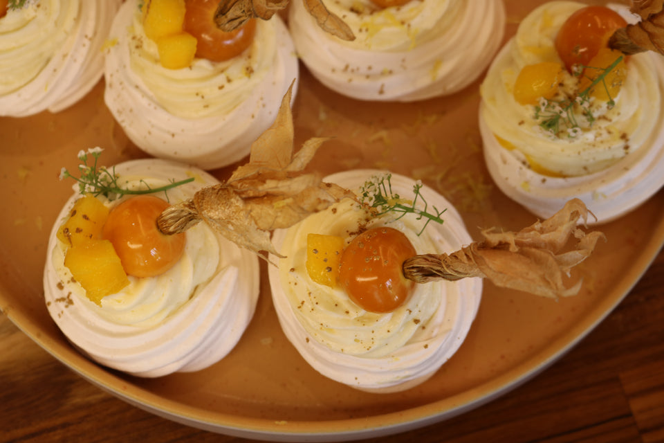 Pavlova com Creme de Confeiteiro e Mangas