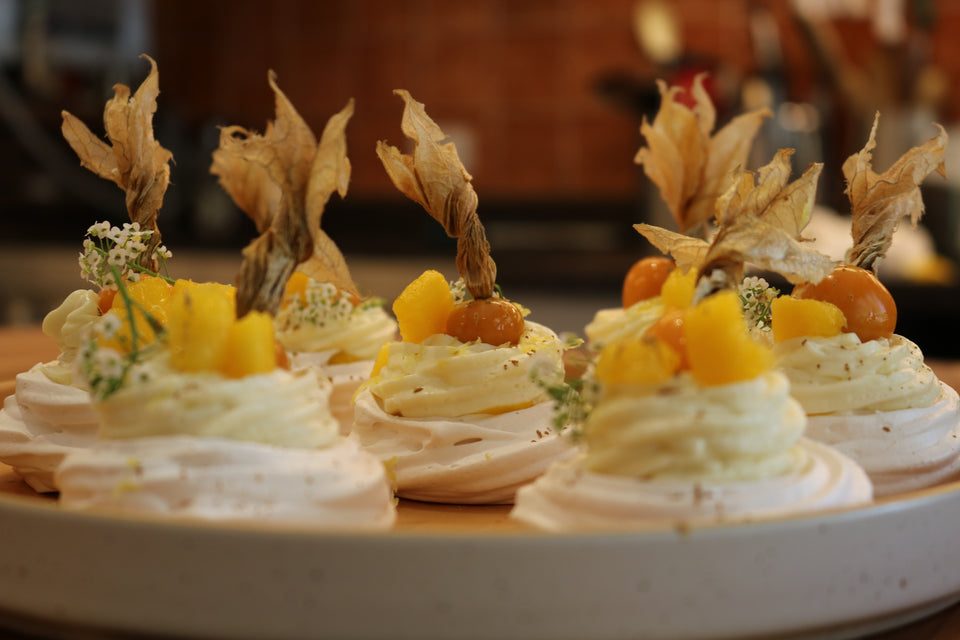 Pavlova com Creme de Confeiteiro e Mangas