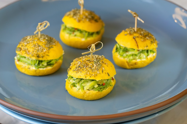 Mini pão de abóbora antepasto de zucchini