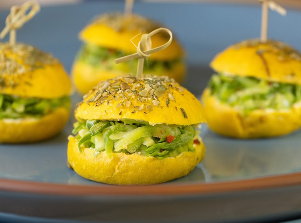 Mini pão de abóbora antepasto de zucchini