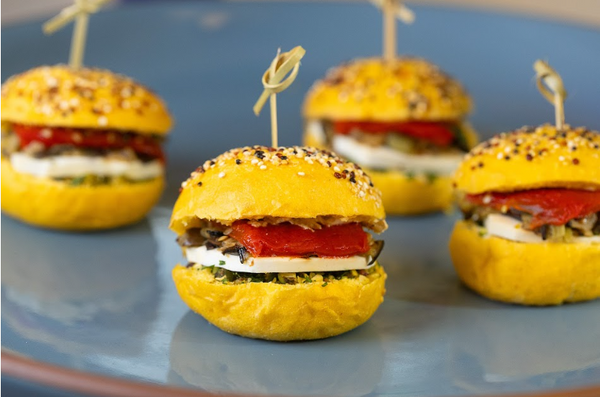 Mini pão de cenoura com berineja com pimentão