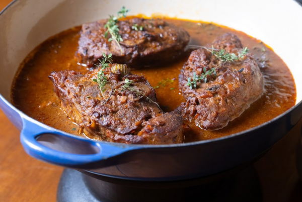 Steak de pernil de cordeiro braseado