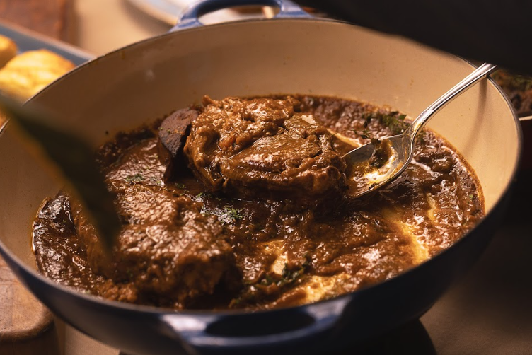 Steak de pernil de cordeiro braseado