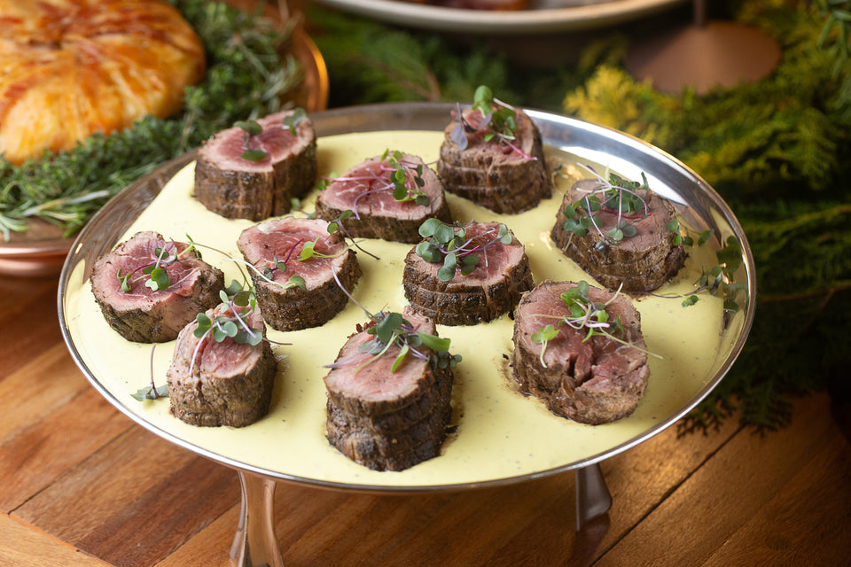 Tornedor de filé mignon com molho três mostardas