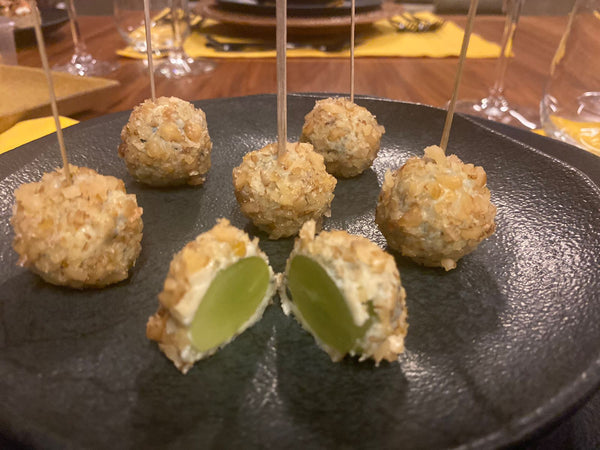 Bombom de uva com gorgonzola e nozes