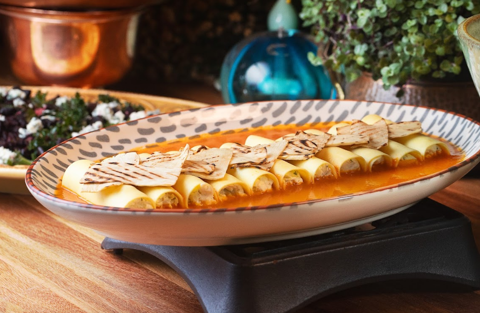 Canelone de pupunha com molho de tomates frescos e parmesão