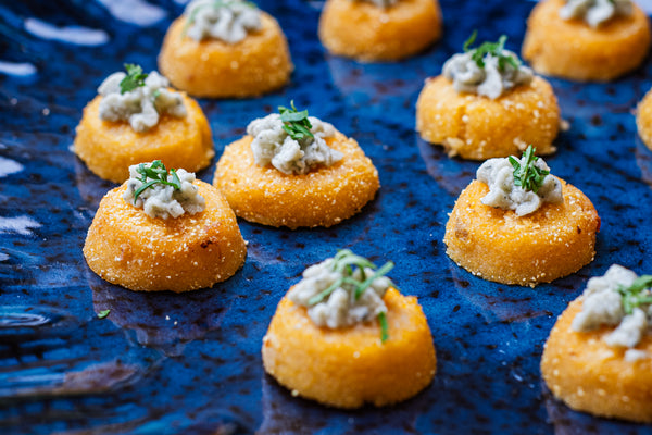 Polentinha frita com gorgonzola