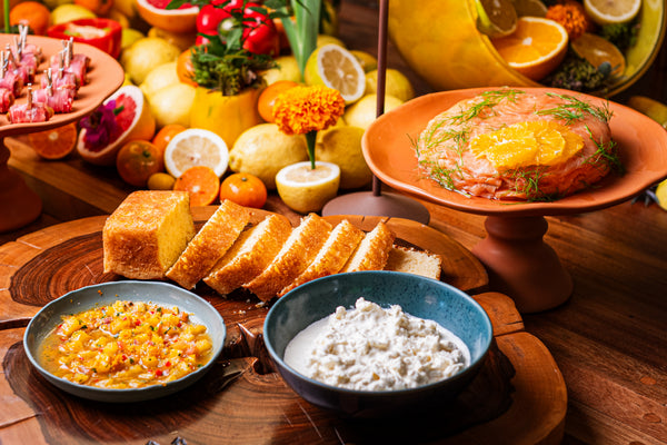 Brioche com Salmão, Stracciatella e Molho Cítrico