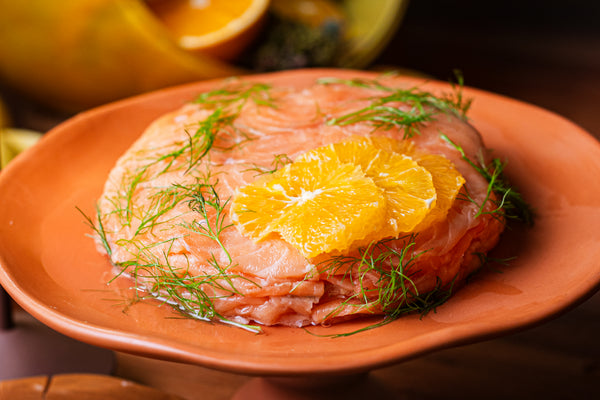 Brioche com Salmão, Stracciatella e Molho Cítrico