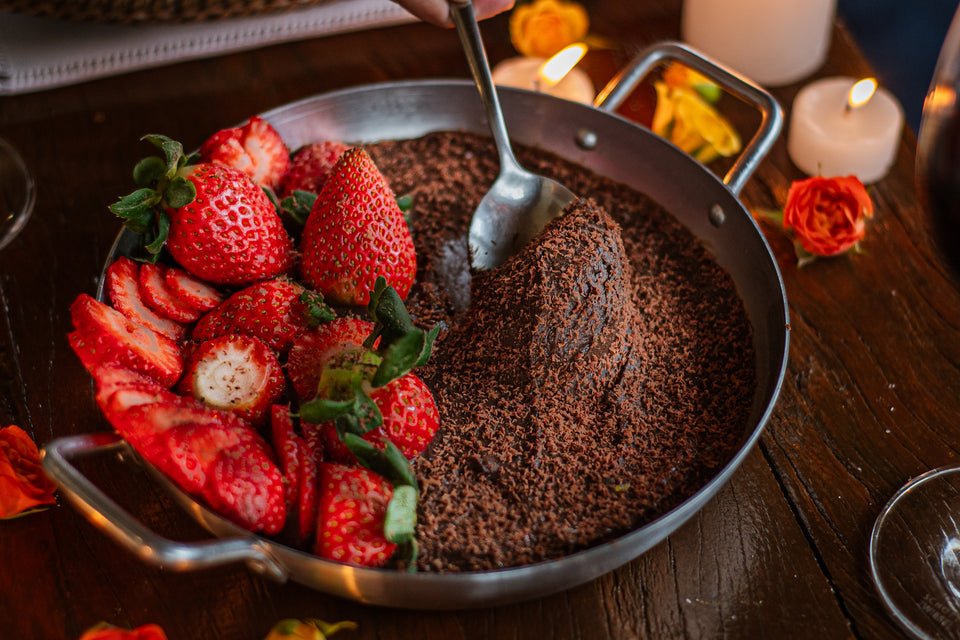 Brigadeiro de chocolate belga com morango para casal