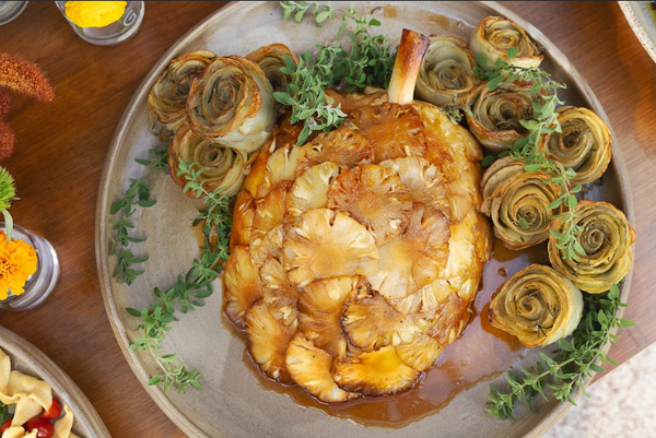 Pernil imperial com abacaxi caramelizado e rosas de batata