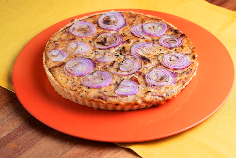 Quiche de paio com cebola caramelizada