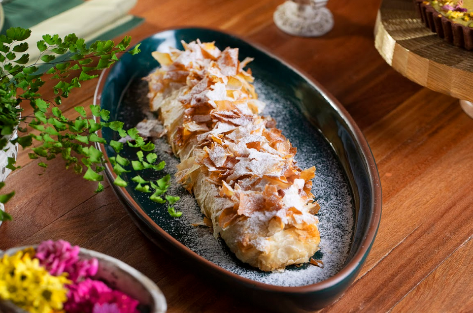 Strudel de peras com creme anglaise