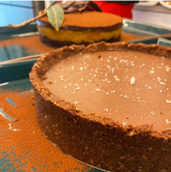 Torta de caramelo salgado, ganache e flor de sal