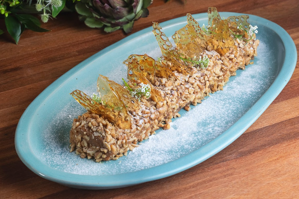 Tronco de nozes com baba de moça e doce de leite