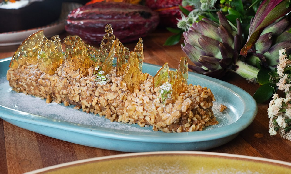 Tronco de nozes com baba de moça e doce de leite