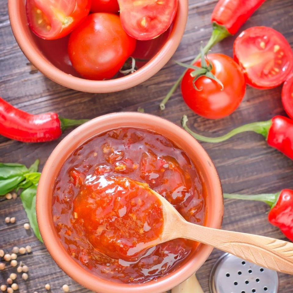 Molho de tomate fresco com manjericão