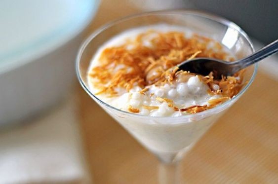 Cuscuz de tapioca cremoso com coco caramelo