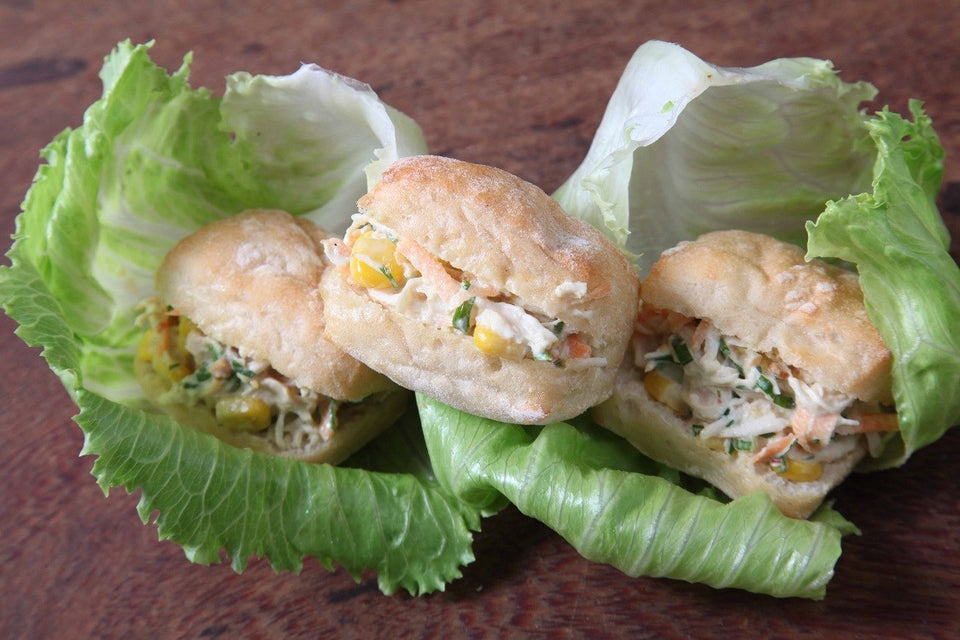 Mini ciabatta com salpicão de frango